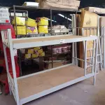 LOTE 570 - 01 CAMA BELICHE EM METAL. (NO ESTADO, LEILÃO NÃO TEM GARANTIA E NEM DEVOLUÇÃO, SUJEITO A POSSÍVEIS AVARIAS VISÍVEIS/OCULTAS E/OU AUSÊNCIA DE COMPONENTES).