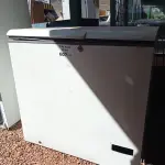LOTE 607 - 01 FREEZER HORIZONTAL COM 01 TAMPA SEM O MOTOR. (NO ESTADO, LEILÃO NÃO TEM GARANTIA E NEM DEVOLUÇÃO, SUJEITO A POSSÍVEIS AVARIAS VISÍVEIS/OCULTAS E/OU AUSÊNCIA DE COMPONENTES).