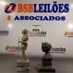 LOTE 056 - 01 BUSTO DA JUSTIÇA E 01 CAVALEIRO COM ARMADURA DO SÉCULO XVI. (NO ESTADO, LEILÃO NÃO TEM GARANTIA E NEM DEVOLUÇÃO, SUJEITO A POSSÍVEIS AVARIAS VISÍVEIS/OCULTAS E/OU AUSÊNCIA DE COMPONENTES).