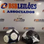 LOTE 070 - 02 BOLAS DE FUTEBOL. (NO ESTADO, LEILÃO NÃO TEM GARANTIA E NEM DEVOLUÇÃO, SUJEITO A POSSÍVEIS AVARIAS VISÍVEIS/OCULTAS E/OU AUSÊNCIA DE COMPONENTES).