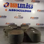LOTE 124 - 06 ALTO-FALANTES COM SUPORTE METÁLICO. (NO ESTADO, LEILÃO NÃO TEM GARANTIA E NEM DEVOLUÇÃO, SUJEITO A POSSÍVEIS AVARIAS VISÍVEIS/OCULTAS E/OU AUSÊNCIA DE COMPONENTES).