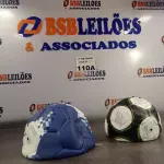 LOTE 110 - 02 BOLAS DE FUTEBOL. (NO ESTADO, LEILÃO NÃO TEM GARANTIA E NEM DEVOLUÇÃO, SUJEITO A POSSÍVEIS AVARIAS VISÍVEIS/OCULTAS E/OU AUSÊNCIA DE COMPONENTES).