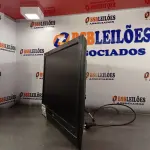 LOTE 125 - 01 MONITOR/ TV MARCA LG 22” POL COM SUPORTE DE PAREDE. (NO ESTADO, LEILÃO NÃO TEM GARANTIA E NEM DEVOLUÇÃO, SUJEITO A POSSÍVEIS AVARIAS VISÍVEIS/OCULTAS E/OU AUSÊNCIA DE COMPONENTES).