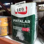 LOTE 109 - 01 LATA DE TINTA IQUINE PINTALAR INTERIORES FOSCO AVELUDADO NA COR BRANCO GELO 18L. (NO ESTADO, LEILÃO NÃO TEM GARANTIA E NEM DEVOLUÇÃO, SUJEITO A POSSÍVEIS AVARIAS VISÍVEIS/OCULTAS E/OU AUSÊNCIA DE COMPONENTES).
