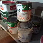 LOTE 155 - 05 LATAS DE ESMALTE SINTÉTICO CORES DIVERSAS COM AVARIAS. (NO ESTADO, LEILÃO NÃO TEM GARANTIA E NEM DEVOLUÇÃO, SUJEITO A POSSÍVEIS AVARIAS VISÍVEIS/OCULTAS E/OU AUSÊNCIA DE COMPONENTES).