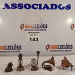 LOTE 143 - 04 APONTADORES EM METAL SENDO 01 GRAMOPHONE, 01 PIANO, 01 LAMPIÃO, 01 TUBA E 01 GATO DE METAL. (NO ESTADO, LEILÃO NÃO TEM GARANTIA E NEM DEVOLUÇÃO, SUJEITO A POSSÍVEIS AVARIAS VISÍVEIS/OCULTAS E/OU AUSÊNCIA DE COMPONENTES).