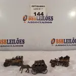 LOTE 144 - 03 APONTADORES EM METAL SENDO 02 CARROS E 01 CARRUAGEM. (NO ESTADO, LEILÃO NÃO TEM GARANTIA E NEM DEVOLUÇÃO, SUJEITO A POSSÍVEIS AVARIAS VISÍVEIS/OCULTAS E/OU AUSÊNCIA DE COMPONENTES).