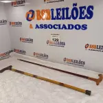 LOTE 129 - 02 BENGALAS EM MADEIRA. (NO ESTADO, LEILÃO NÃO TEM GARANTIA E NEM DEVOLUÇÃO, SUJEITO A POSSÍVEIS AVARIAS VISÍVEIS/OCULTAS E/OU AUSÊNCIA DE COMPONENTES).