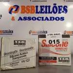 LOTE 015 - 02 CAIXAS DE SILICONE ACÉTICO SENDO: 01 VERMELHA COM 12 BISNAGAS E 01 TRANSPARENTE COM 24 BISNAGAS. (NO ESTADO, LEILÃO NÃO TEM GARANTIA E NEM DEVOLUÇÃO, SUJEITO A POSSÍVEIS AVARIAS VISÍVEIS/OCULTAS E/OU AUSÊNCIA DE COMPONENTES).