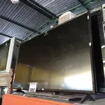 LOTE 084 - 02 TV’S MARCAS E MODELOS DIVERSOS PARA RETIRADA DE PEÇAS. (NO ESTADO, LEILÃO NÃO TEM GARANTIA E NEM DEVOLUÇÃO, SUJEITO A POSSÍVEIS AVARIAS VISÍVEIS/OCULTAS E/OU AUSÊNCIA DE COMPONENTES).