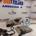 LOTE 140 - 01 MEDIDOR DE PRESSÃO, 01 RADIO-RELÓGIO E 02 ALTO-FALANTES ANTIGO. (NO ESTADO, LEILÃO NÃO TEM GARANTIA E NEM DEVOLUÇÃO, SUJEITO A POSSÍVEIS AVARIAS VISÍVEIS/OCULTAS E/OU AUSÊNCIA DE COMPONENTES).
