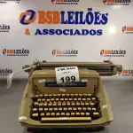 LOTE 199 - 01 MÁQUINA DE ESCREVER REMINGTON 100. (NO ESTADO, LEILÃO NÃO TEM GARANTIA E NEM DEVOLUÇÃO, SUJEITO A POSSÍVEIS AVARIAS VISÍVEIS/OCULTAS E/OU AUSÊNCIA DE COMPONENTES).
