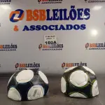 LOTE 160 - 02 BOLAS DE FUTEBOL. (NO ESTADO, LEILÃO NÃO TEM GARANTIA E NEM DEVOLUÇÃO, SUJEITO A POSSÍVEIS AVARIAS VISÍVEIS/OCULTAS E/OU AUSÊNCIA DE COMPONENTES).