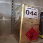 LOTE 044 - 01 - LATA ADESIVO COLA DE CONTATO KISAFIX KILLING (NO ESTADO, NÃO SABEMOS SE FUNCIONA. LEILÃO NÃO TEM GARANTIA E NEM DEVOLUÇÃO, SUJEITO A POSSÍVEIS AVARIAS VISÍVEIS/OCULTAS E/OU AUSÊNCIA DE COMPONENTES)