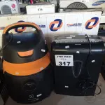 LOTE 317 - 01 FRAGMENTADORA DE PAPEL E 01 ASPIRADOR DE PÓ MARCA ELECTROLUX INCOMPLETO. (NO ESTADO, LEILÃO NÃO TEM GARANTIA E NEM DEVOLUÇÃO, SUJEITO A POSSÍVEIS AVARIAS VISÍVEIS/OCULTAS E/OU AUSÊNCIA DE COMPONENTES).