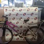 LOTE 424 - 01 BICICLETA ARO 26. (NO ESTADO, LEILÃO NÃO TEM GARANTIA E NEM DEVOLUÇÃO, SUJEITO A POSSÍVEIS AVARIAS VISÍVEIS/OCULTAS E/OU AUSÊNCIA DE COMPONENTES).