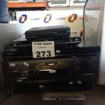 LOTE 273 - 02 VIDEOCASSETE E 10 APARELHOS DE DVD MARCAS E MODELOS DIVERSOS PARA RETIRADA DE PEÇAS. (NO ESTADO, LEILÃO NÃO TEM GARANTIA E NEM DEVOLUÇÃO, SUJEITO A POSSÍVEIS AVARIAS VISÍVEIS/OCULTAS E/OU AUSÊNCIA DE COMPONENTES).