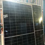 LOTE 038 - 2 - PLACAS ENERGIA SOLAR (NO ESTADO, NÃO SABEMOS SE FUNCIONA. LEILÃO NÃO TEM GARANTIA E NEM DEVOLUÇÃO, SUJEITO A POSSÍVEIS AVARIAS VISÍVEIS/OCULTAS E/OU AUSÊNCIA DE COMPONENTES)