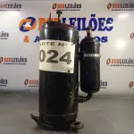 LOTE 024 - 01 - COMPRESSOR ROTATIVO GMCC TOSHIBA AR CONDICIONADO PH401X3CS 220V (NO ESTADO, NÃO SABEMOS SE FUNCIONA. LEILÃO NÃO TEM GARANTIA E NEM DEVOLUÇÃO, SUJEITO A POSSÍVEIS AVARIAS VISÍVEIS/OCULTAS E/OU AUSÊNCIA DE COMPONENTES)