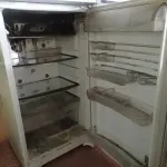 LOTE 371 - 01 GELADEIRA MARCA GE MODELO FROST FREE 220V. (NO ESTADO, LEILÃO NÃO TEM GARANTIA E NEM DEVOLUÇÃO, SUJEITO A POSSÍVEIS AVARIAS VISÍVEIS/OCULTAS E/OU AUSÊNCIA DE COMPONENTES).