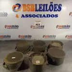 LOTE 401 - 06 ALTO-FALANTES COM SUPORTE DE FERRO. (NO ESTADO, LEILÃO NÃO TEM GARANTIA E NEM DEVOLUÇÃO, SUJEITO A POSSÍVEIS AVARIAS VISÍVEIS/OCULTAS E/OU AUSÊNCIA DE COMPONENTES).
