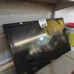 LOTE 449 - 01 TV MARCA SAMSUNG 32” POL PARA RETIRADA DE PEÇAS. (NO ESTADO, LEILÃO NÃO TEM GARANTIA E NEM DEVOLUÇÃO, SUJEITO A POSSÍVEIS AVARIAS VISÍVEIS/OCULTAS E/OU AUSÊNCIA DE COMPONENTES).