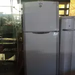LOTE 371 - 01 GELADEIRA MARCA GE MODELO FROST FREE 220V. (NO ESTADO, LEILÃO NÃO TEM GARANTIA E NEM DEVOLUÇÃO, SUJEITO A POSSÍVEIS AVARIAS VISÍVEIS/OCULTAS E/OU AUSÊNCIA DE COMPONENTES).