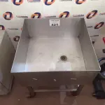LOTE 421 - 01 COCHO EM INOX COM RALO E RODINHAS. (NO ESTADO, LEILÃO NÃO TEM GARANTIA E NEM DEVOLUÇÃO, SUJEITO A POSSÍVEIS AVARIAS VISÍVEIS/OCULTAS E/OU AUSÊNCIA DE COMPONENTES).
