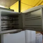 LOTE 371 - 01 GELADEIRA MARCA GE MODELO FROST FREE 220V. (NO ESTADO, LEILÃO NÃO TEM GARANTIA E NEM DEVOLUÇÃO, SUJEITO A POSSÍVEIS AVARIAS VISÍVEIS/OCULTAS E/OU AUSÊNCIA DE COMPONENTES).