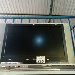 LOTE 290 - 01 TV LG 32” POL PARA RETIRADA DE PEÇAS. (NO ESTADO, LEILÃO NÃO TEM GARANTIA E NEM DEVOLUÇÃO, SUJEITO A POSSÍVEIS AVARIAS VISÍVEIS/OCULTAS E/OU AUSÊNCIA DE COMPONENTES).
