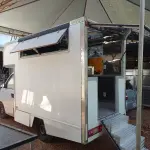 LOTE 473 - 01 CAMINHONETE I/RELY PICK-UP A GASOLINA NA COR PRATA; ANO 2013/2014.  CONSTA DÉBITO DE R$1319,24. (NO ESTADO)