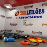 LOTE 238 - 01 TRENA DE 30M, OUTRA DE 50M E 04 LANTERNAS MARCAS E MODELOS DIVERSOS.  (NO ESTADO, LEILÃO NÃO TEM GARANTIA E NEM DEVOLUÇÃO, SUJEITO A POSSÍVEIS AVARIAS VISÍVEIS/OCULTAS E/OU AUSÊNCIA DE COMPONENTES).