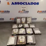 LOTE 426 - 14 HARD DISC PARA PC MARCAS E MODELOS DIVERSOS. (NO ESTADO, LEILÃO NÃO TEM GARANTIA E NEM DEVOLUÇÃO, SUJEITO A POSSÍVEIS AVARIAS VISÍVEIS/OCULTAS E/OU AUSÊNCIA DE COMPONENTES).