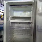 LOTE 259 - 01 GELADEIRA MARCA ELECTROLUX MODELO RDE33 220V. (NO ESTADO, LEILÃO NÃO TEM GARANTIA E NEM DEVOLUÇÃO, SUJEITO A POSSÍVEIS AVARIAS VISÍVEIS/OCULTAS E/OU AUSÊNCIA DE COMPONENTES).