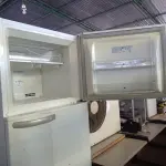 LOTE 260 - 01 GELADEIRA MARCA ELECTROLUX MODELO FROST FREE DF38 220V. (NO ESTADO, LEILÃO NÃO TEM GARANTIA E NEM DEVOLUÇÃO, SUJEITO A POSSÍVEIS AVARIAS VISÍVEIS/OCULTAS E/OU AUSÊNCIA DE COMPONENTES).
