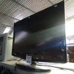 LOTE 431 - 01 TV SAMSUNG 32” POL. (NO ESTADO, LEILÃO NÃO TEM GARANTIA E NEM DEVOLUÇÃO, SUJEITO A POSSÍVEIS AVARIAS VISÍVEIS/OCULTAS E/OU AUSÊNCIA DE COMPONENTES).