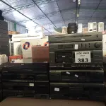 LOTE 383 - 01 TOCA DISCOS E 02 APARELHOS DE SOM MARCAS E MODELOS DIVERSOS. (NO ESTADO, LEILÃO NÃO TEM GARANTIA E NEM DEVOLUÇÃO, SUJEITO A POSSÍVEIS AVARIAS VISÍVEIS/OCULTAS E/OU AUSÊNCIA DE COMPONENTES).