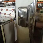 LOTE 313 - 01 PIA EM AÇO INOX CIMENTADA COM 01 CUBA MEDINDO 2,00X0,53CM. (NO ESTADO, LEILÃO NÃO TEM GARANTIA E NEM DEVOLUÇÃO, SUJEITO A POSSÍVEIS AVARIAS VISÍVEIS/OCULTAS E/OU AUSÊNCIA DE COMPONENTES).