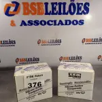 LOTE 376 - 02 CAIXAS COM BISNAGAS DE SILICONE ACÉTICO TRANSPARENTE COM 24 CADA. (NO ESTADO, LEILÃO NÃO TEM GARANTIA E NEM DEVOLUÇÃO, SUJEITO A POSSÍVEIS AVARIAS VISÍVEIS/OCULTAS E/OU AUSÊNCIA DE COMPONENTES).