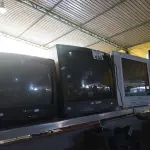 LOTE 432 - 03 TV’S DE TUBO MARCAS E MODELOS DIVERSOS. (NO ESTADO, LEILÃO NÃO TEM GARANTIA E NEM DEVOLUÇÃO, SUJEITO A POSSÍVEIS AVARIAS VISÍVEIS/OCULTAS E/OU AUSÊNCIA DE COMPONENTES).