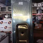 LOTE 277 - 01 PIA EM AÇO INOX CIMENTADA COM 01 CUBA MEDINDO 1,77X0,53CM. (NO ESTADO, LEILÃO NÃO TEM GARANTIA E NEM DEVOLUÇÃO, SUJEITO A POSSÍVEIS AVARIAS VISÍVEIS/OCULTAS E/OU AUSÊNCIA DE COMPONENTES).
