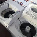 LOTE 414 - 02 MÁQUINAS DE LAVAR ROUPAS MARCAS E MODELOS DIVERSOS PARA RETIRADA DE PEÇAS. (NO ESTADO, LEILÃO NÃO TEM GARANTIA E NEM DEVOLUÇÃO, SUJEITO A POSSÍVEIS AVARIAS VISÍVEIS/OCULTAS E/OU AUSÊNCIA DE COMPONENTES).