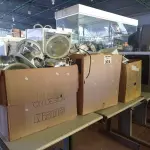 LOTE 374 - 01 LOTE COM GRANDE QUANTIDADE DE LUMINÁRIAS DE EMBUTIR MARCAS E MODELOS DIVERSOS. (NO ESTADO, LEILÃO NÃO TEM GARANTIA E NEM DEVOLUÇÃO, SUJEITO A POSSÍVEIS AVARIAS VISÍVEIS/OCULTAS E/OU AUSÊNCIA DE COMPONENTES).