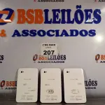 LOTE 207 - 03 TABLETS SAMSUNG PARA RETIRADA DE PEÇAS. (NO ESTADO, LEILÃO NÃO TEM GARANTIA E NEM DEVOLUÇÃO, SUJEITO A POSSÍVEIS AVARIAS VISÍVEIS/OCULTAS E/OU AUSÊNCIA DE COMPONENTES).