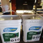 LOTE 016 - 02 - TINTAS PARA PISO MAKCOLOR (NO ESTADO, NÃO SABEMOS SE FUNCIONA. LEILÃO NÃO TEM GARANTIA E NEM DEVOLUÇÃO, SUJEITO A POSSÍVEIS AVARIAS VISÍVEIS/OCULTAS E/OU AUSÊNCIA DE COMPONENTES)