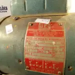 LOTE 457 - 01 MOTOR ELÉTRICO. (NO ESTADO, LEILÃO NÃO TEM GARANTIA E NEM DEVOLUÇÃO, SUJEITO A POSSÍVEIS AVARIAS VISÍVEIS/OCULTAS E/OU AUSÊNCIA DE COMPONENTES).