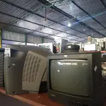 LOTE 413 - 03 TV’S DE TUBO MARCAS E MODELOS DIVERSOS. (NO ESTADO, LEILÃO NÃO TEM GARANTIA E NEM DEVOLUÇÃO, SUJEITO A POSSÍVEIS AVARIAS VISÍVEIS/OCULTAS E/OU AUSÊNCIA DE COMPONENTES).