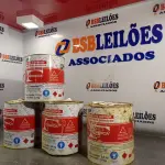 LOTE 027 - 04 - LATAS ADESIVO DE CONTATO FORMICA (NO ESTADO, NÃO SABEMOS SE FUNCIONA. LEILÃO NÃO TEM GARANTIA E NEM DEVOLUÇÃO, SUJEITO A POSSÍVEIS AVARIAS VISÍVEIS/OCULTAS E/OU AUSÊNCIA DE COMPONENTES)