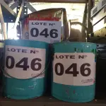 LOTE 046 - 03 – LATAS DE TINTAS (NO ESTADO, NÃO SABEMOS SE FUNCIONA. LEILÃO NÃO TEM GARANTIA E NEM DEVOLUÇÃO, SUJEITO A POSSÍVEIS AVARIAS VISÍVEIS/OCULTAS E/OU AUSÊNCIA DE COMPONENTES)