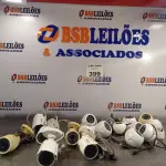 LOTE 399 - 01 LOTE COM VÁRIAS CÂMERAS DE SEGURANÇA. (NO ESTADO, LEILÃO NÃO TEM GARANTIA E NEM DEVOLUÇÃO, SUJEITO A POSSÍVEIS AVARIAS VISÍVEIS/OCULTAS E/OU AUSÊNCIA DE COMPONENTES).